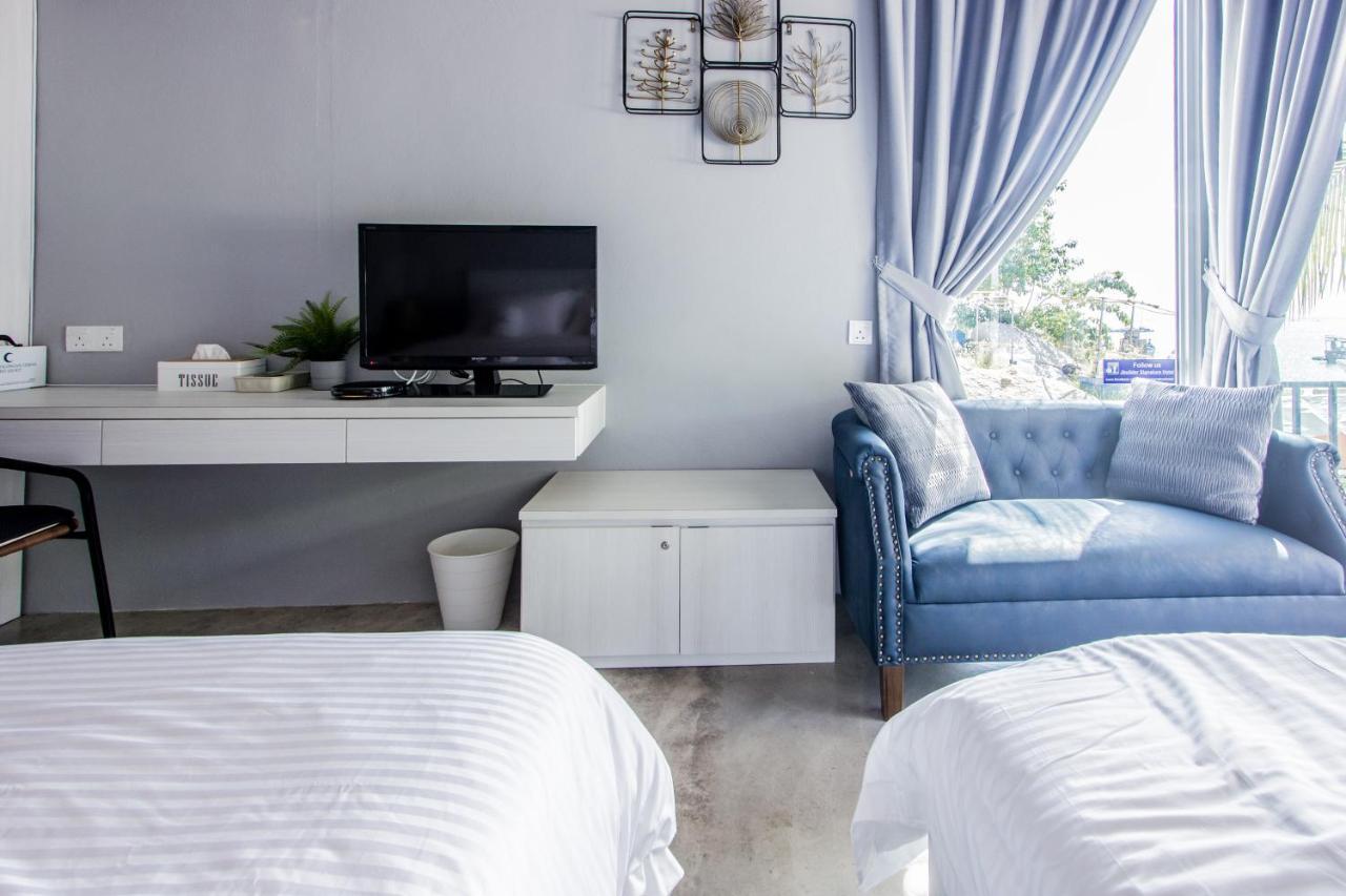 Beachboy Chalet By The Beach Bukit Lada Экстерьер фото