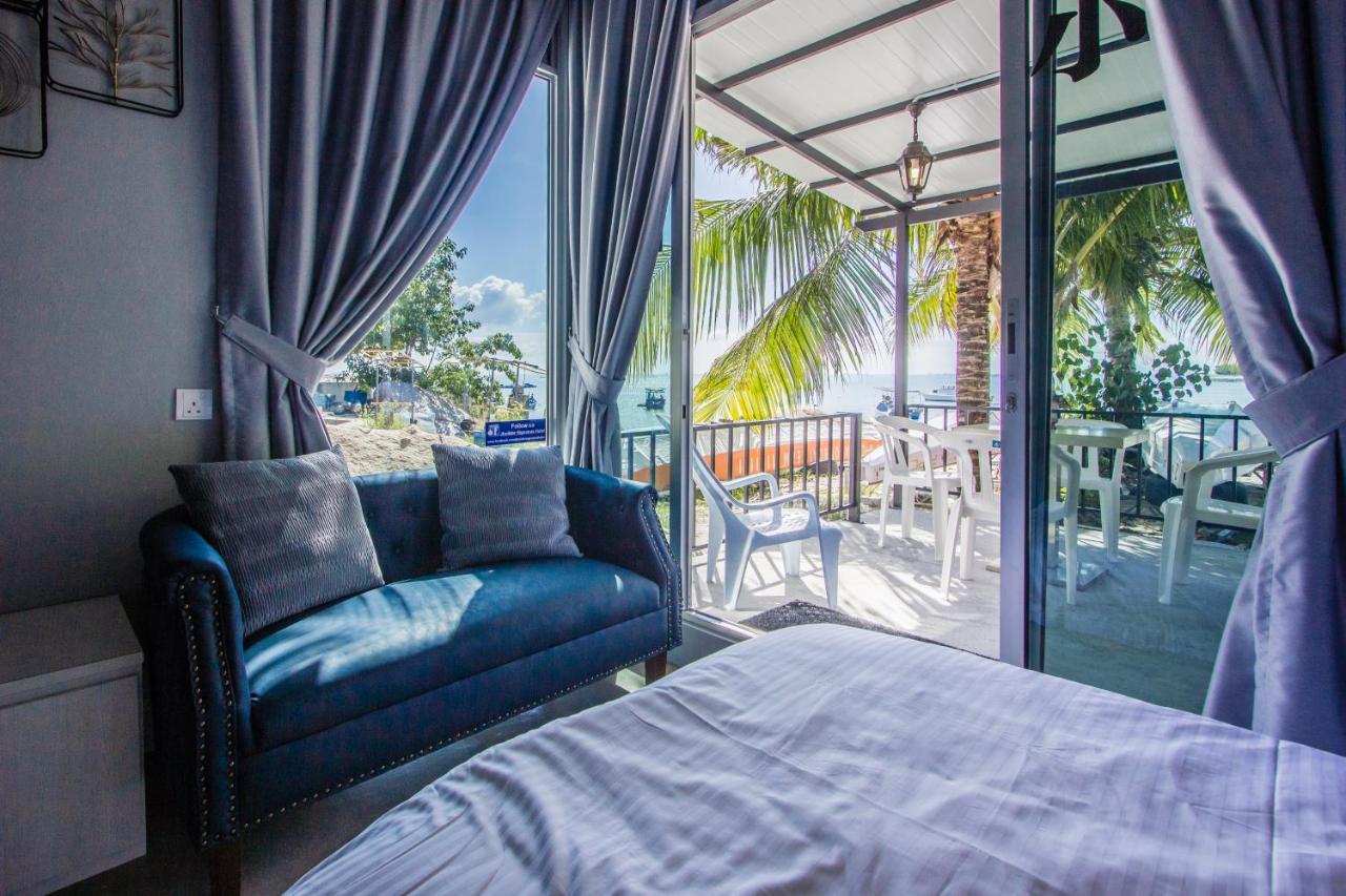 Beachboy Chalet By The Beach Bukit Lada Экстерьер фото